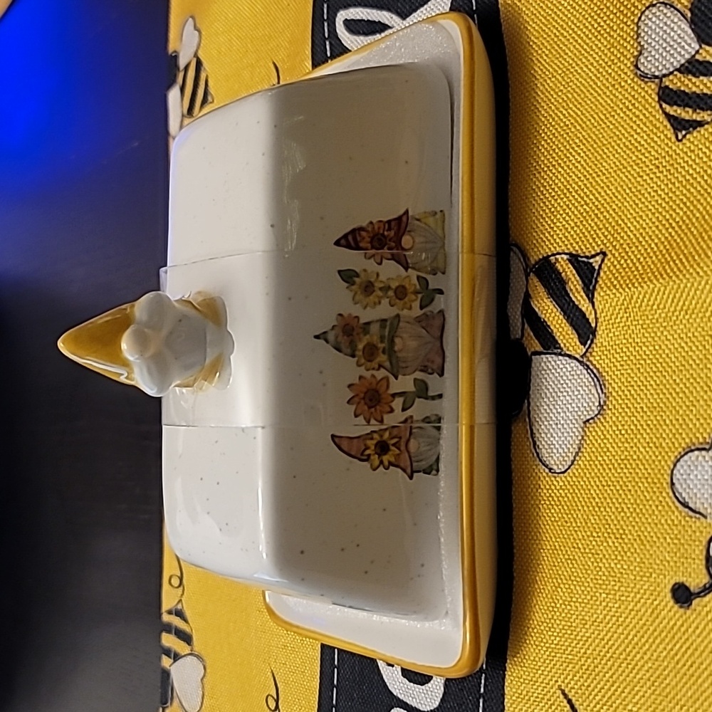 🌻 7" HARTLAND HIVE SUNFLOWER GNOME BUTTER DISH🌻